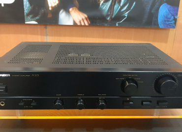 Pioneer A-201 Stereo Amplifier