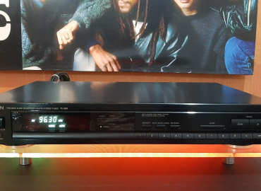 Denon TU-560 Stereo Tuner